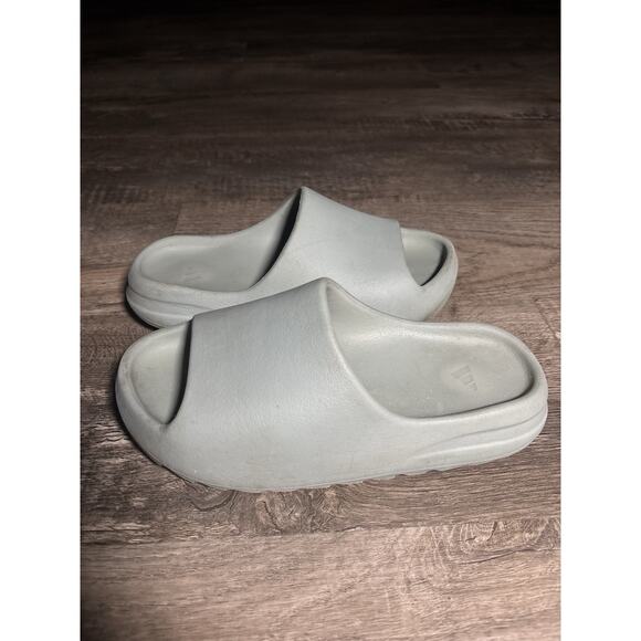 Yeezy Slide Salt Men\'s Size 8